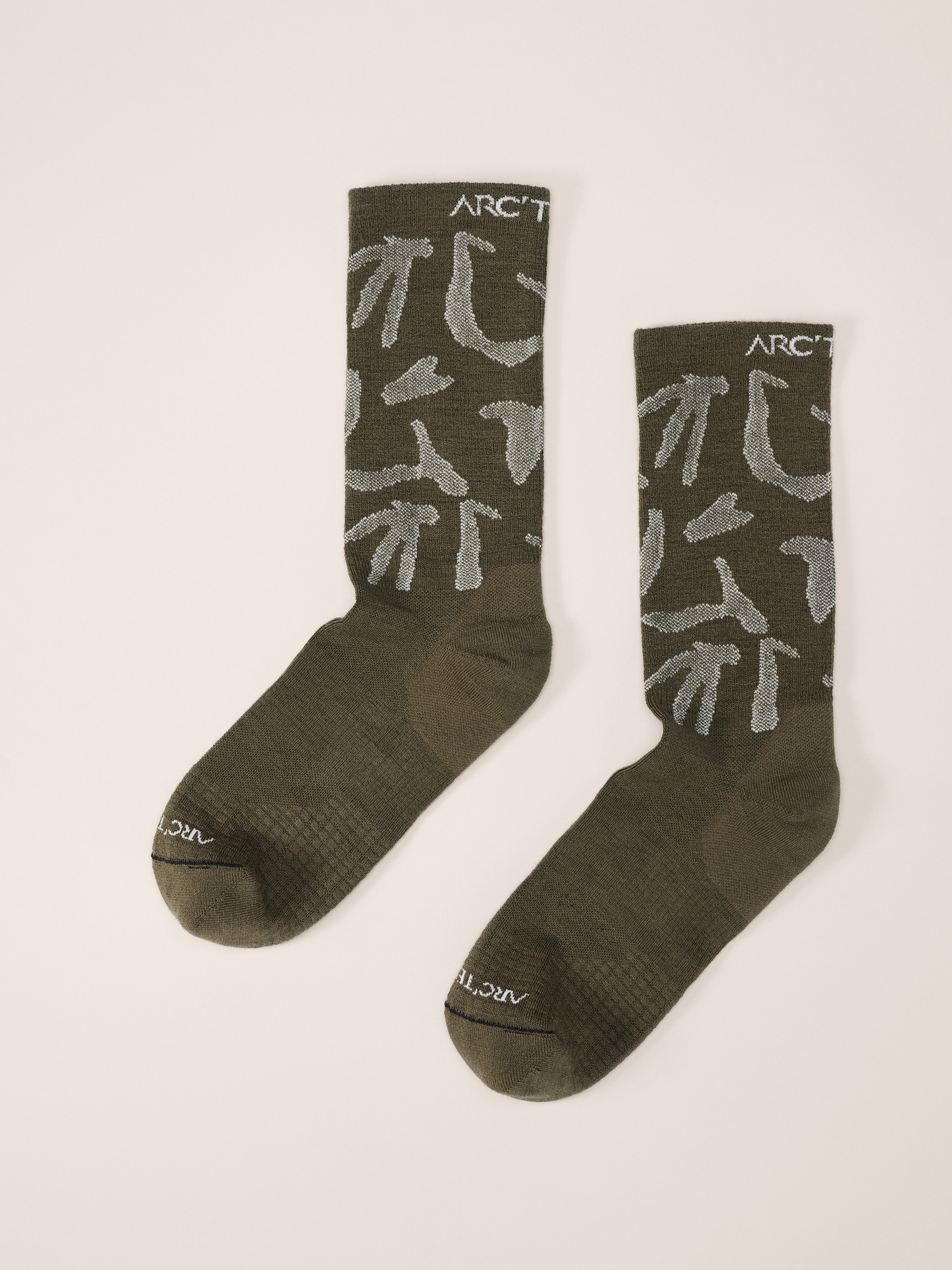 S26-X000010461-Merino-Wool-Grotto-Mid-Sock-Tatsu-White-Hover