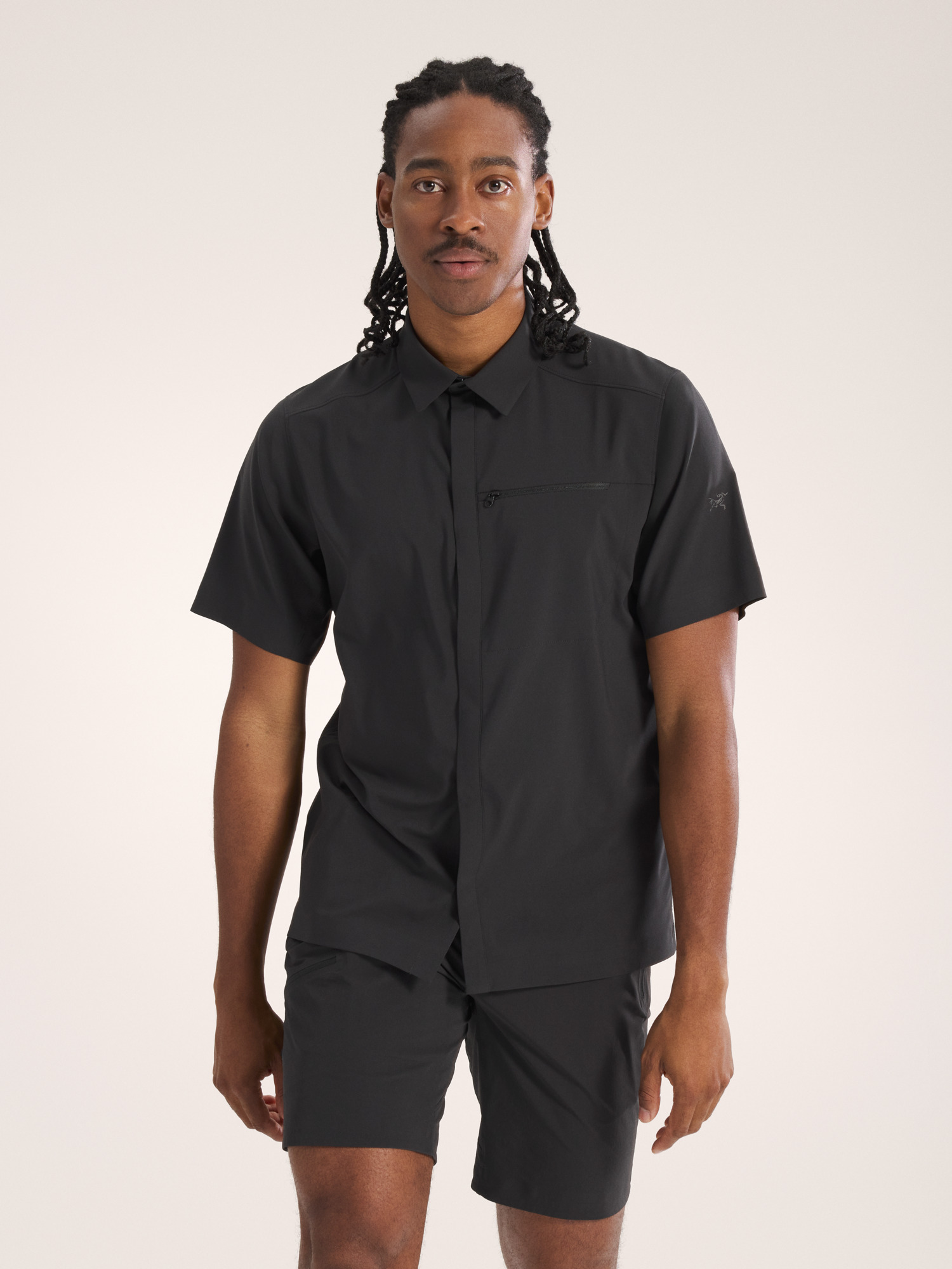 S26-X000010621-Skyline-Shirt-SS-Black-Front-View
