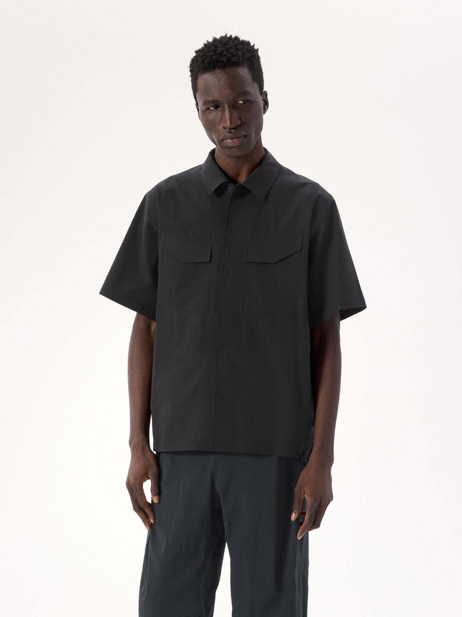 S26-X000010678-Field-Shirt-SS-Black-Front-View